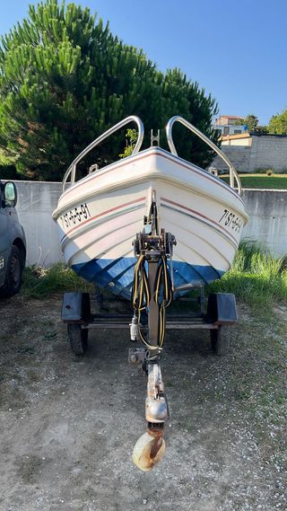 Barco fibra + motor Tohatsu 8cv + remolque
