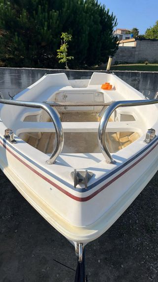 Barco fibra + motor Tohatsu 8cv + remolque