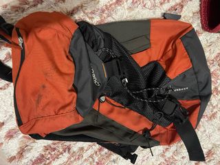 Mochila Quechua Gris y Naranja