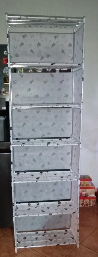 Scaffale portaoggetti con 6 ripiani