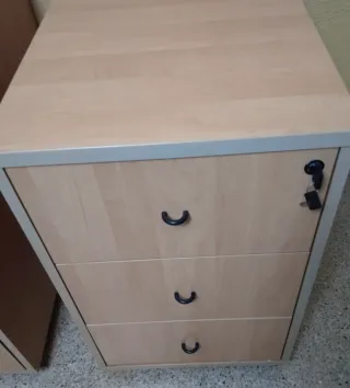 Cajonera con llave beige