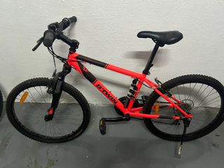 Bicicleta infantil B'Twin roja