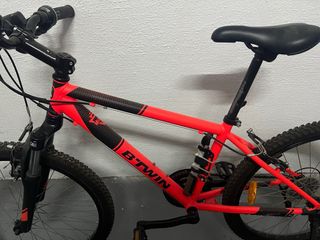 Bicicleta infantil B'Twin roja