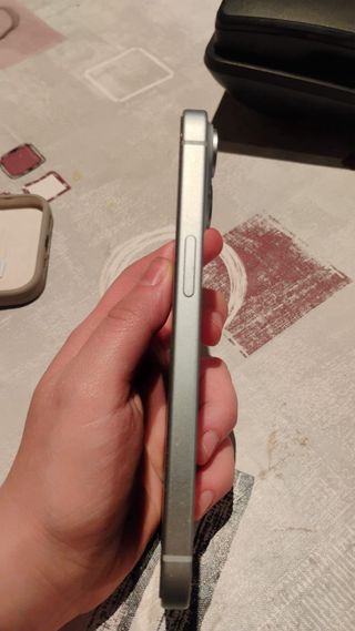 iPhone 15 128GB Plata - Batería 90%