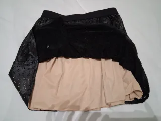 Falda negra calcedonia