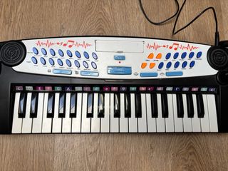 Teclado infantil con micrófono