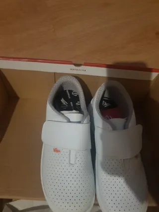 Zuecos de trabajo Dian blancos