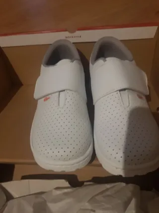 Zuecos de trabajo Dian blancos