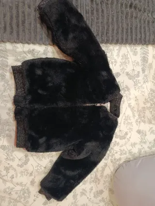 Chaqueta negra pelo sintético