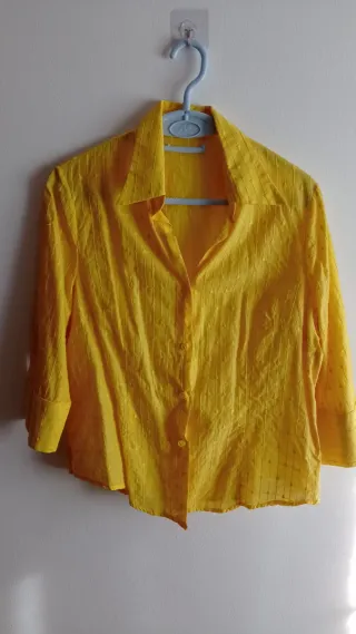 Blusa amarilla media manga