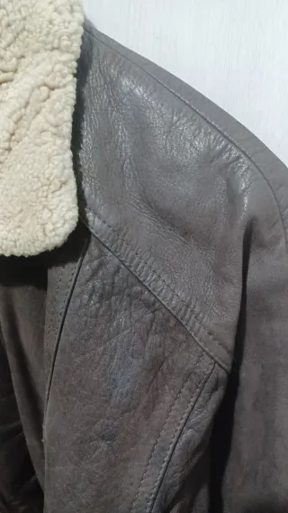 Chaquetón de cuero marrón