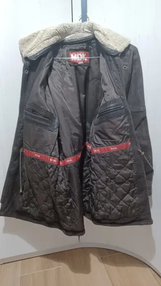 Chaquetón de cuero marrón
