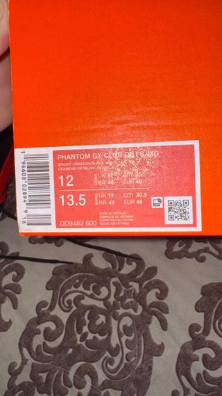 Scarpe da calcio Nike rosse e nere