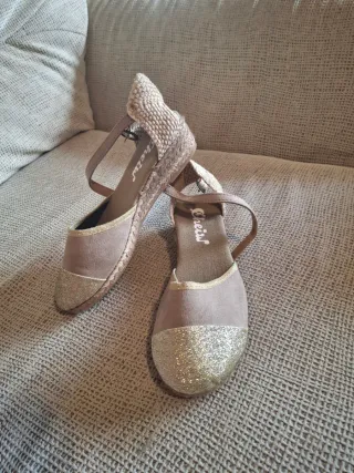 Menorquinas Cheiw Beige y Doradas TALLA 34