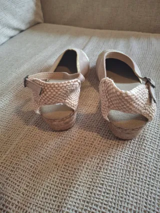 Menorquinas Cheiw Beige y Doradas TALLA 34