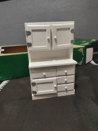 Mobili in legno per casa delle bambole