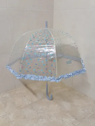 Paraguas transparente con corazones para niña