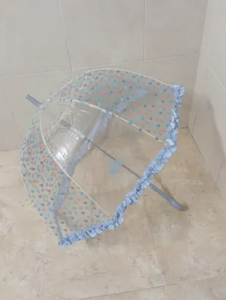 Paraguas transparente con corazones para niña