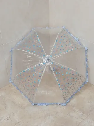 Paraguas transparente con corazones para niña