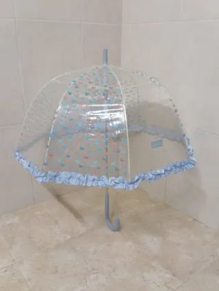 Paraguas transparente con corazones para niña