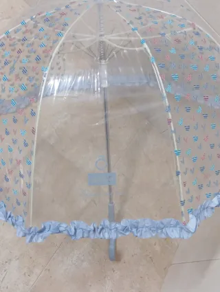 Paraguas transparente con corazones para niña