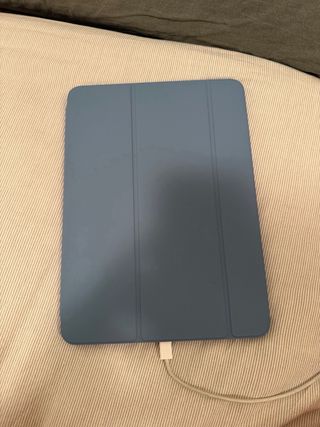 iPad Air M1 64GB + Funda Azul Original