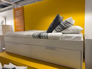 Cama individual con cajones de almacenaje