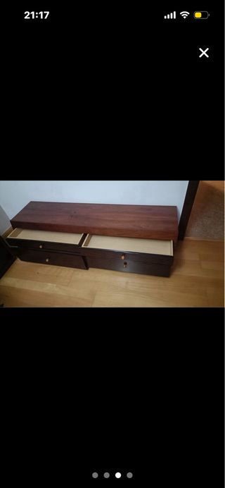 Cómoda de madera oscura