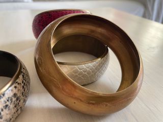 Pack 4 brazaletes metal y cuero