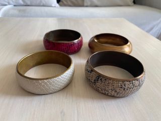 Pack 4 brazaletes metal y cuero