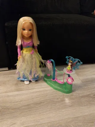 Nancy Hada con accesorios