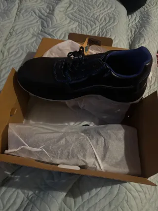 Zapatos de trabajo negros y azules