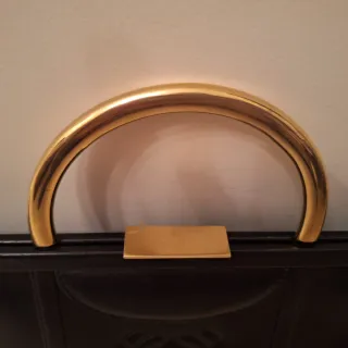 Bolso  Negro y asa  Dorada