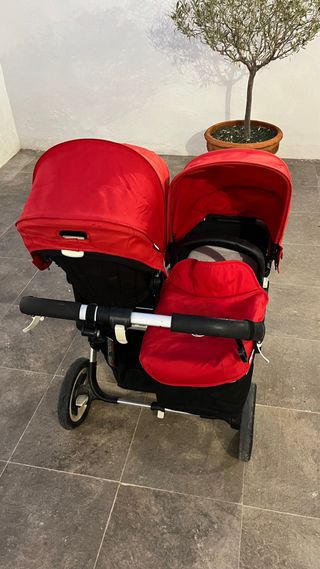 Carrito gemelar Bugaboo rojo