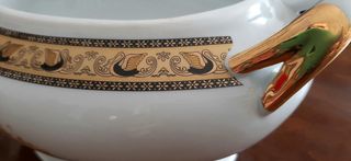 Centrotavola in porcellana con decori oro