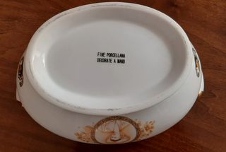 Centrotavola in porcellana con decori oro