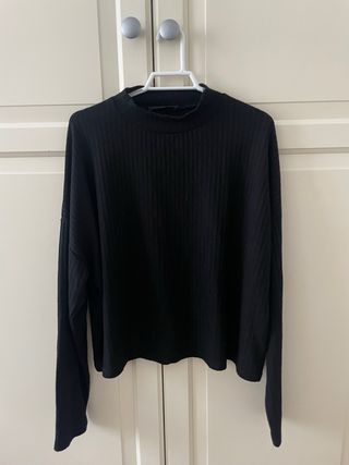 Camiseta negra de manga larga