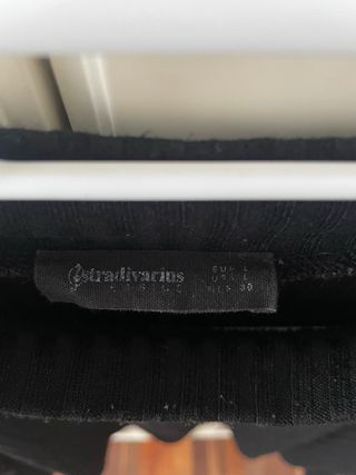 Camiseta negra de manga larga