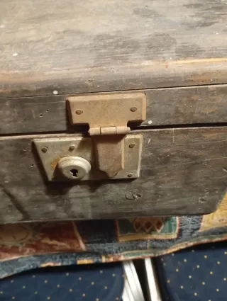 Maleta de madera antigua