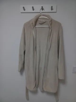 Bata Oysho beige talla M