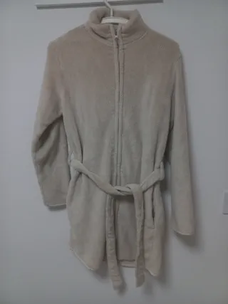 Bata Oysho beige talla M