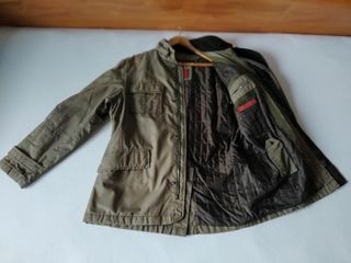 Chaquetón caqui con bolsillos