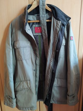 Chaquetón caqui con bolsillos