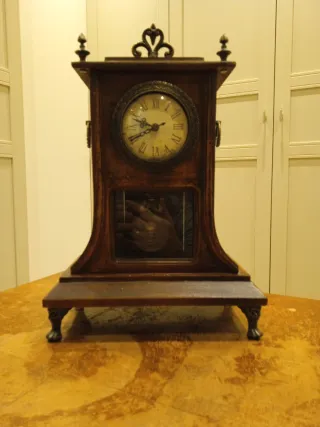 Reloj de sobremesa antiguo