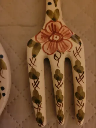 Juego de cerámica decorado