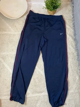 Pantalón de chándal Nike azul marino con detalles