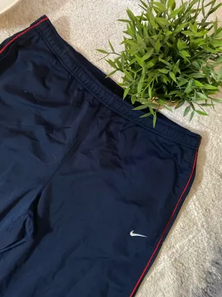 Pantalón de chándal Nike azul marino con detalles