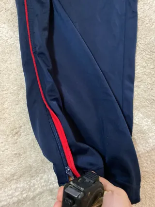 Pantalón de chándal Nike azul marino con detalles