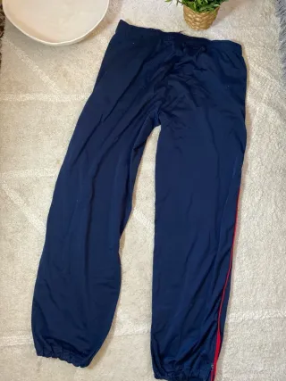 Pantalón de chándal Nike azul marino con detalles