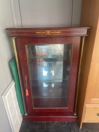 Vitrina Clásica Madera y estantes